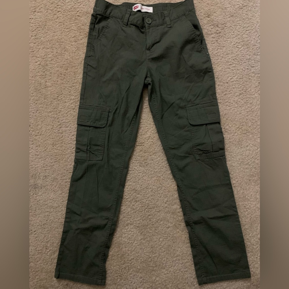 Levi’s cargo taper pants